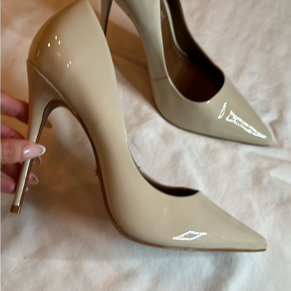 Beige patent heels - Picture 3 of 6
